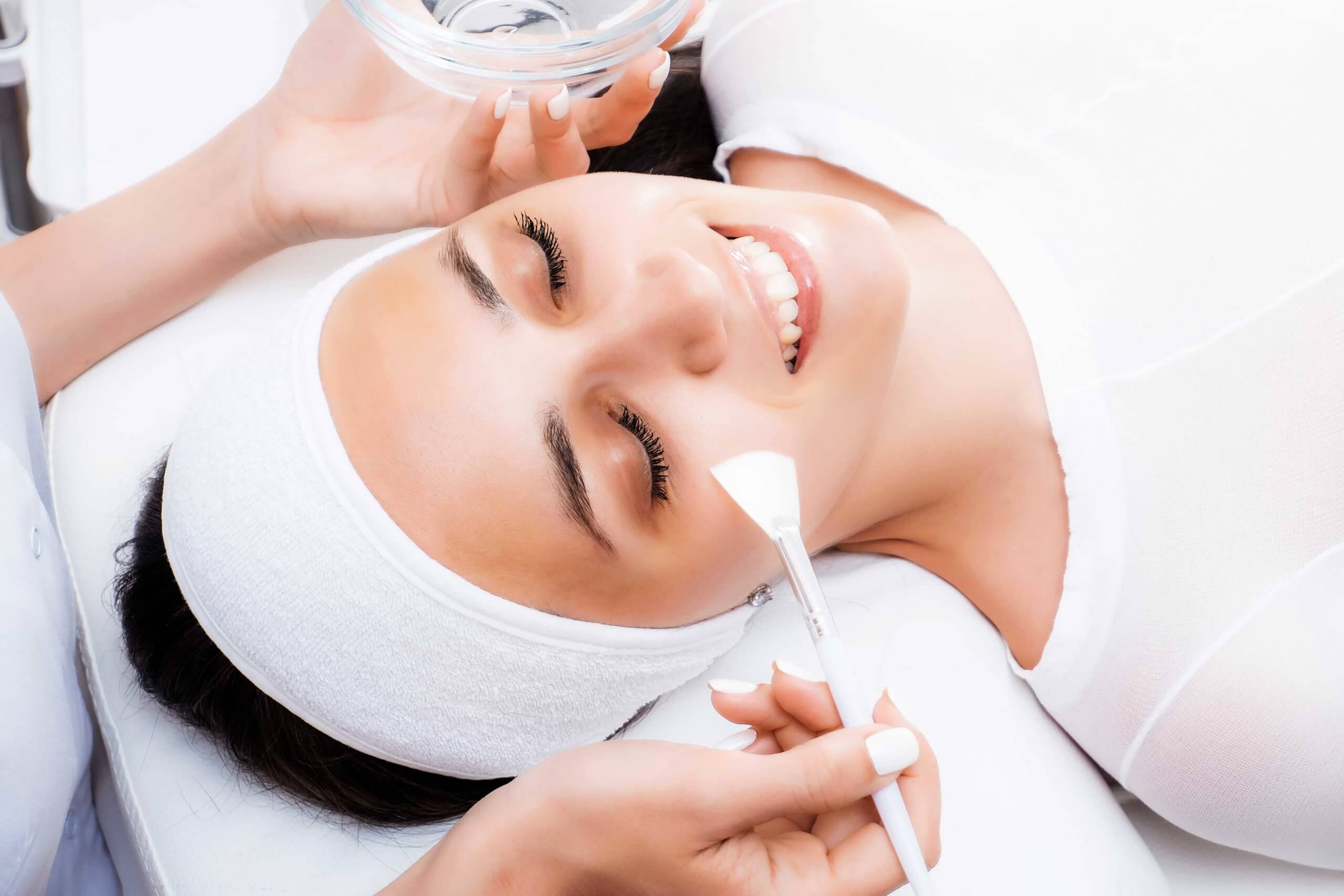 What Are The Pros And Cons Of Chemical Peels?