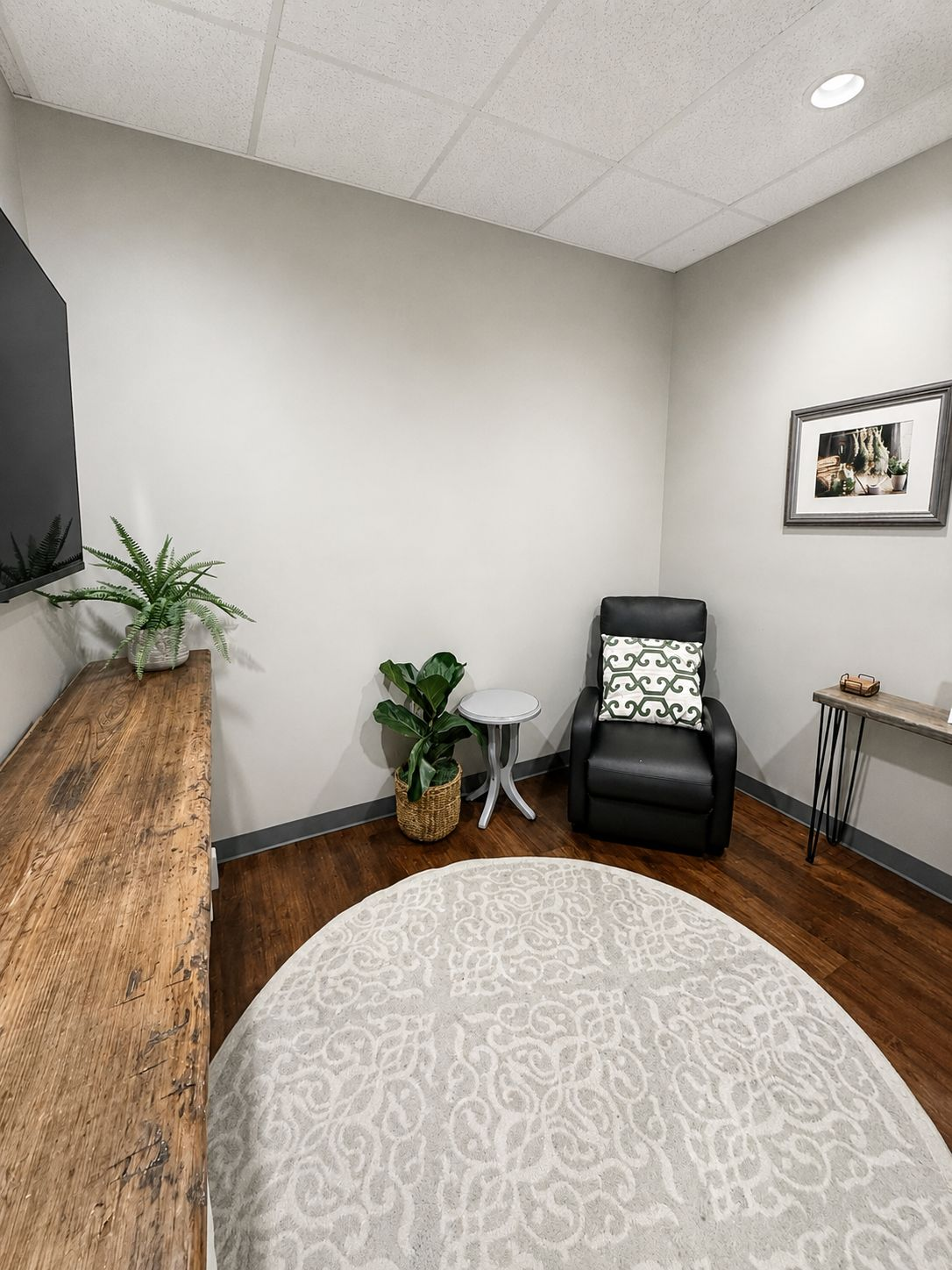 The IV and wellness treatment space at Green Relief Health